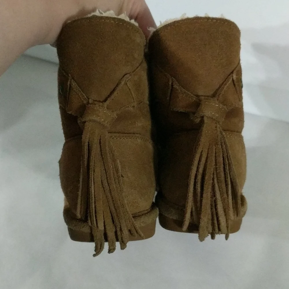 𝅺Bearpaw Mia Tan Suede Sheepskin Cozy Boots - Youth 3